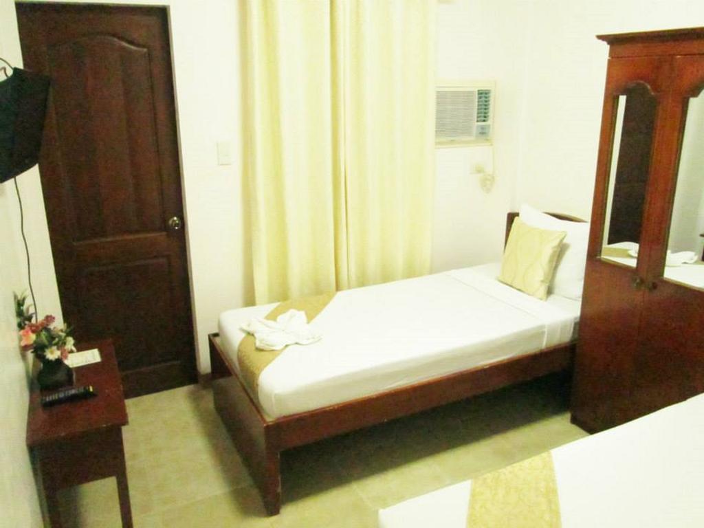 Casa D' Estrella Apartelle Balabag  Room photo