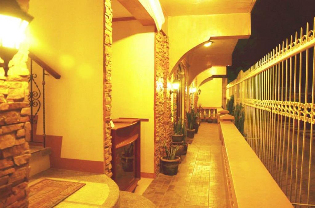 Casa D' Estrella Apartelle Balabag  Exterior photo